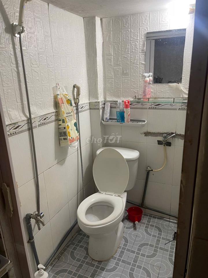 Cần nữ ở chung nhà thuê nguyên căn