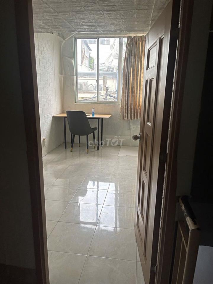 Cần nữ ở chung nhà thuê nguyên căn