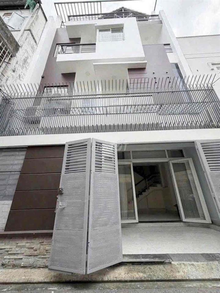 Nhà Nguyễn Đình Chiểu ngang lớn