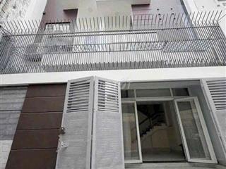 Nhà Nguyễn Đình Chiểu ngang lớn