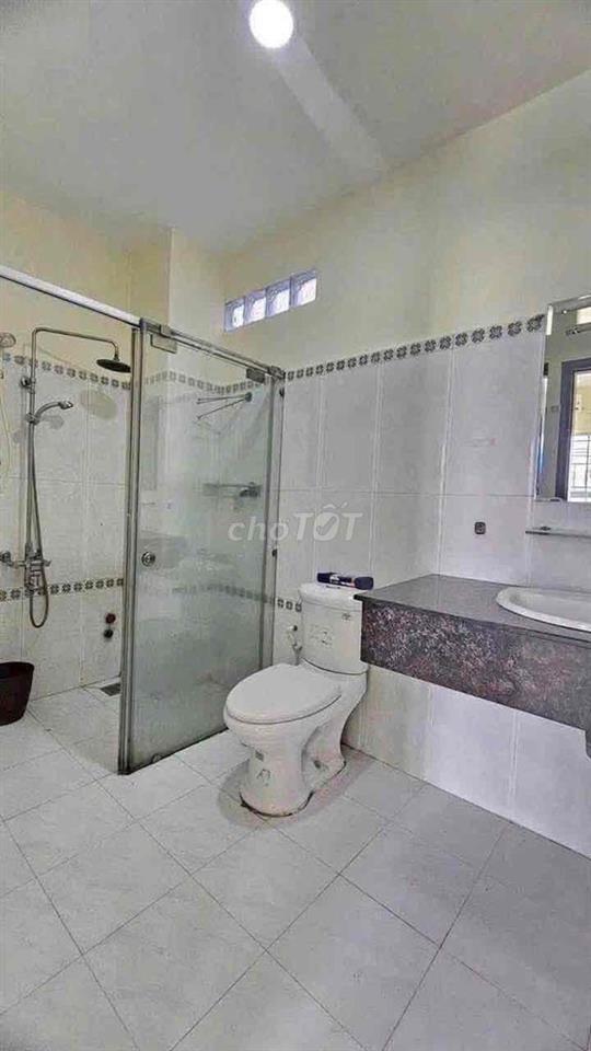 Nhà Nguyễn Đình Chiểu ngang lớn