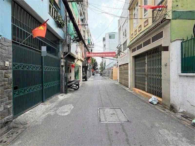 Nhà Nguyễn Đình Chiểu ngang lớn