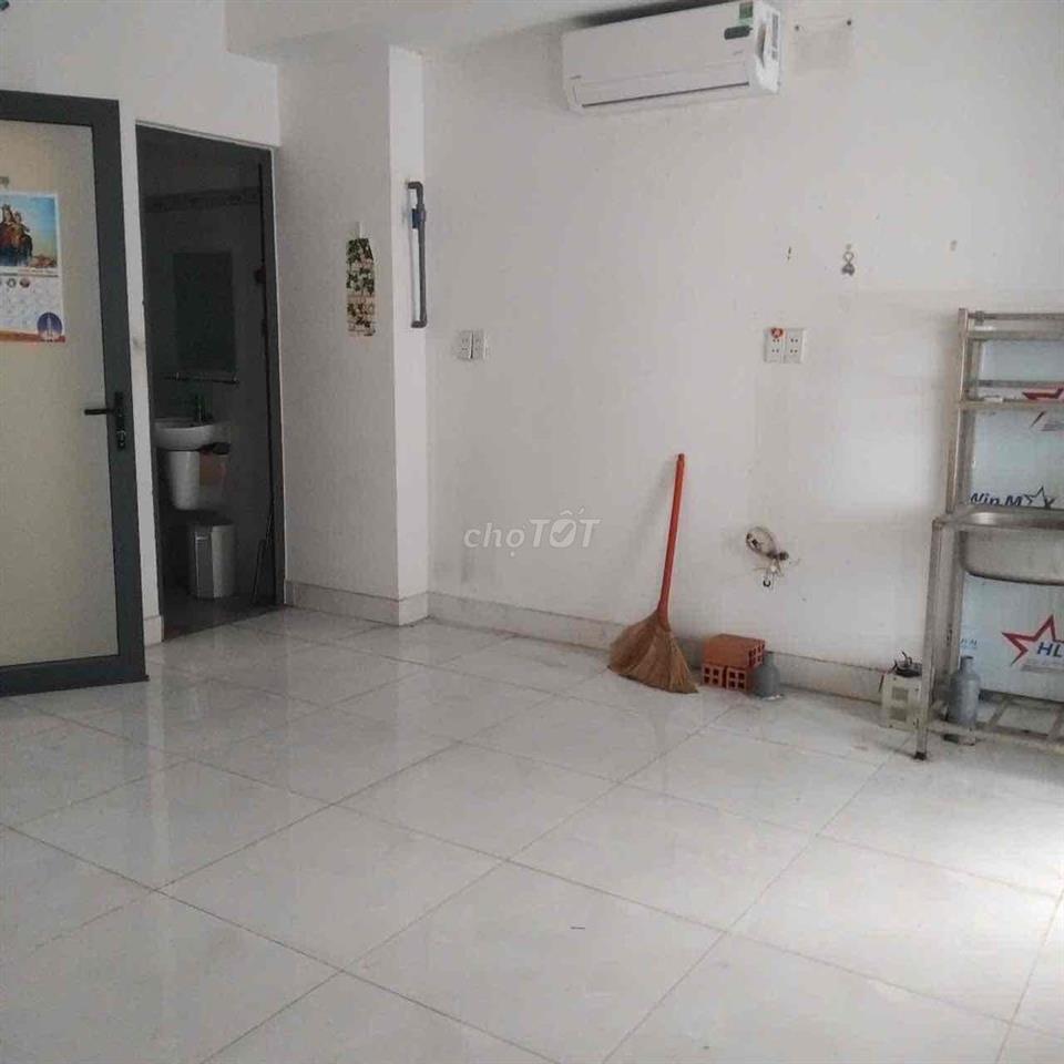 Phòng máy lạnh có ban công lầu 2 khu dân cư An Sương quận 12