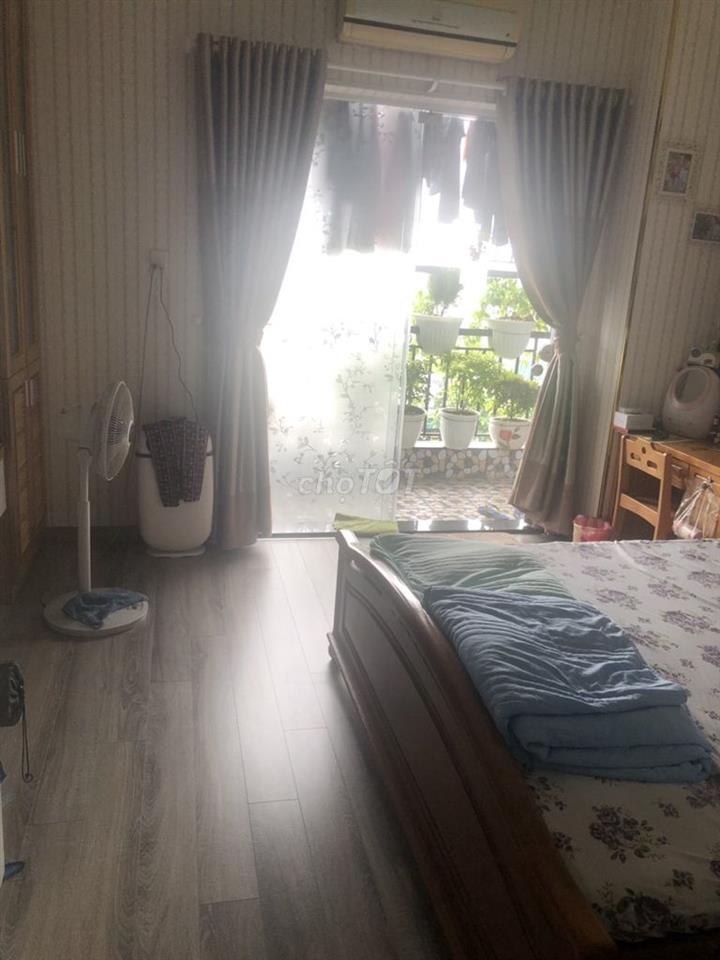Bán chung cư đường Cách Mạng Tháng 8   50m2, 2PN,  giá 2.4 tỷ