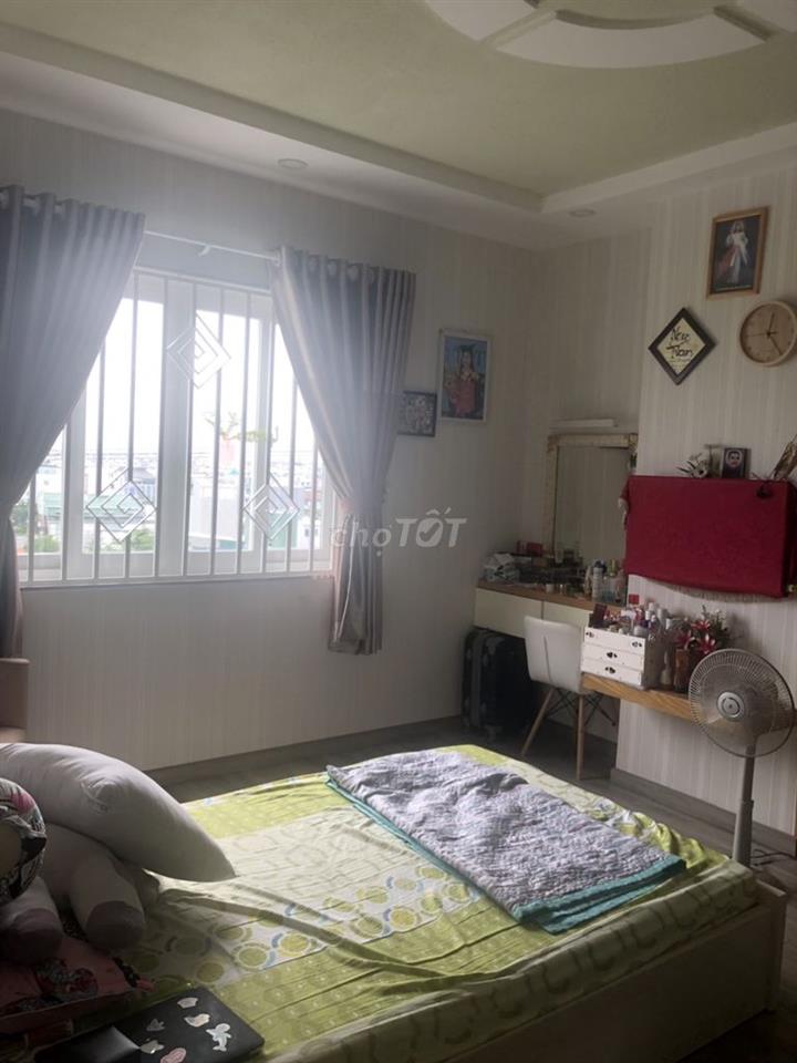 Bán chung cư đường Cách Mạng Tháng 8   50m2, 2PN,  giá 2.4 tỷ