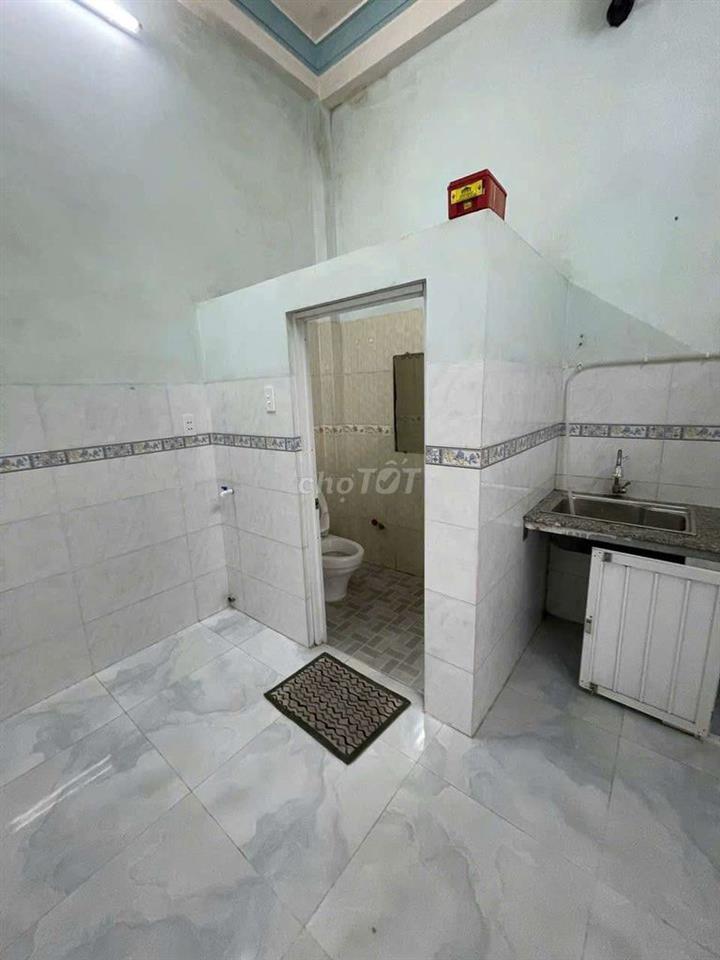 phòng cho thuê có máy lạnh đông hưng thuận17