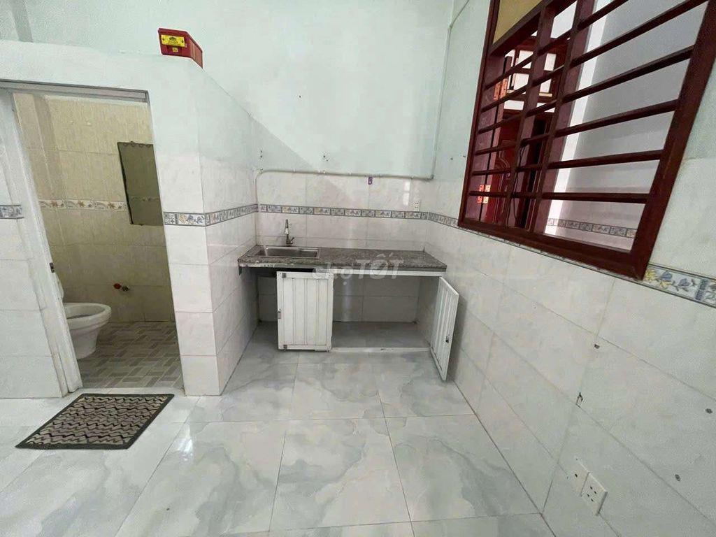 phòng cho thuê có máy lạnh đông hưng thuận17