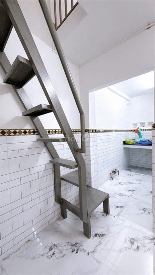 Bán nhà 2 tầng mặt tiền hẻm Tôn Đản, Quận 4