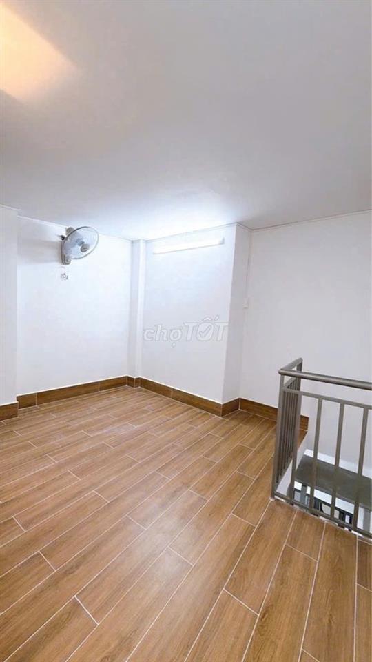 Bán nhà 2 tầng mặt tiền hẻm Tôn Đản, Quận 4