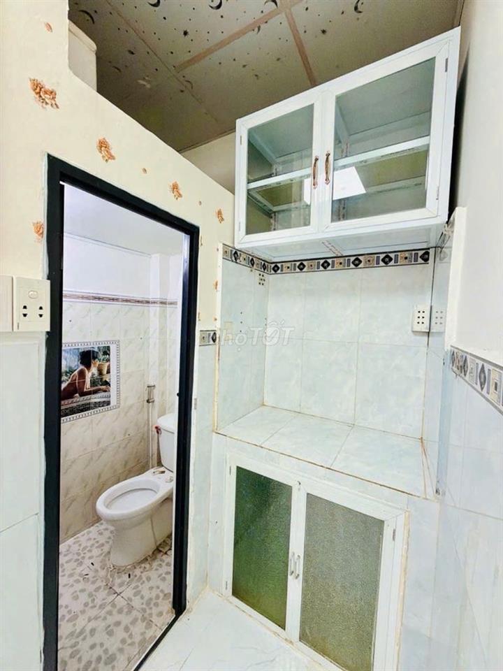 Nhà mới - ô tô đậu trước ngõ- 2 tầng- Nguyễn Tất Thành Quận 4