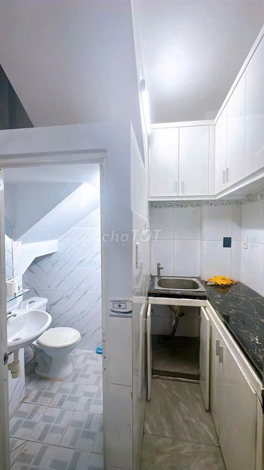 Tìm nhà nguyên căn Quận 4 khoảng 11 triệu, 2 phòng ngủ