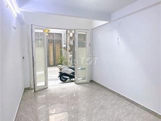 Tìm nhà nguyên căn Quận 4 khoảng 11 triệu, 2 phòng ngủ