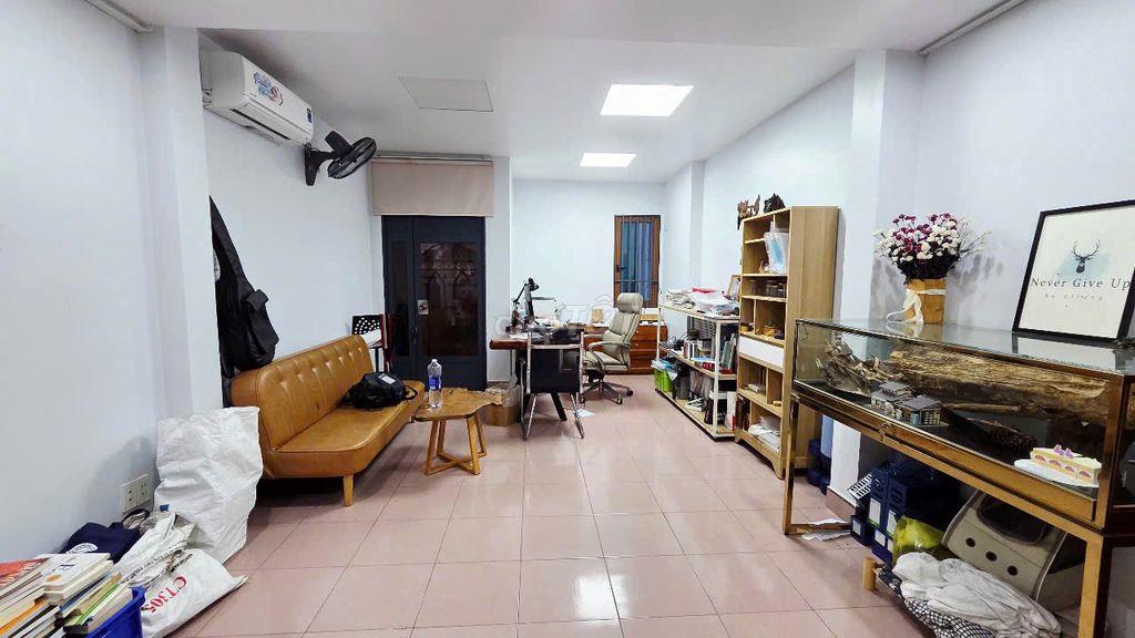 Nhà sát MT Hậu Giang có nội thất, hẻm xe hơi tiện làm VP, SPA, ở GĐ