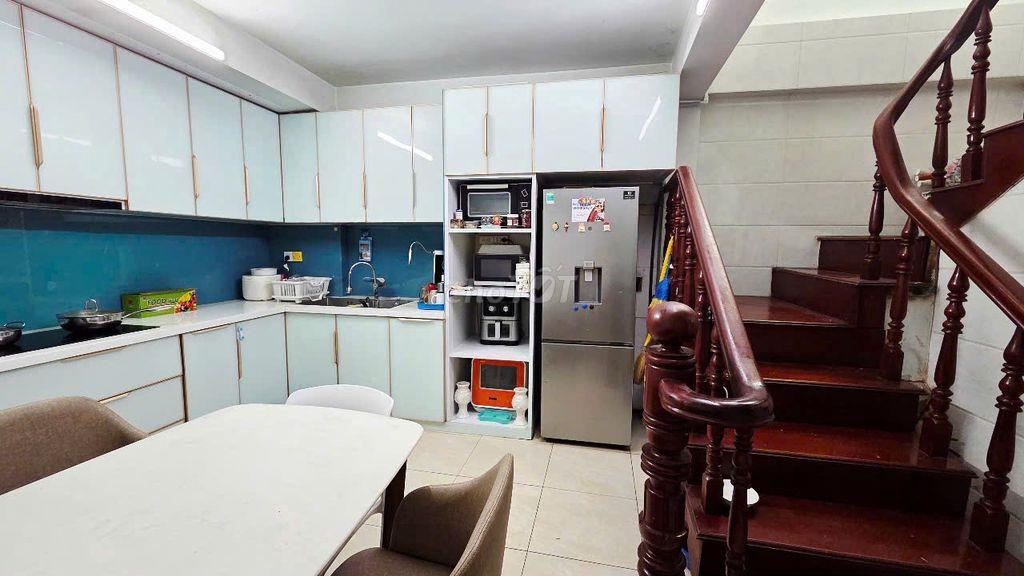 Nhà sát MT Hậu Giang có nội thất, hẻm xe hơi tiện làm VP, SPA, ở GĐ