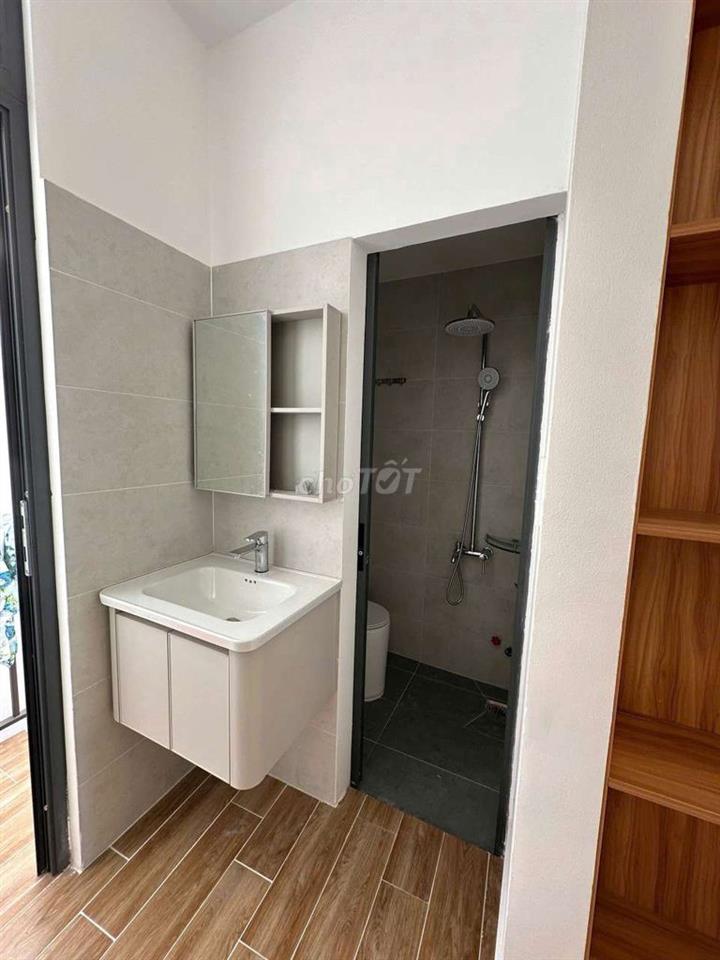 Nhà nguyên căn đường 3 tháng 2, 2PN full nội thất 11tr