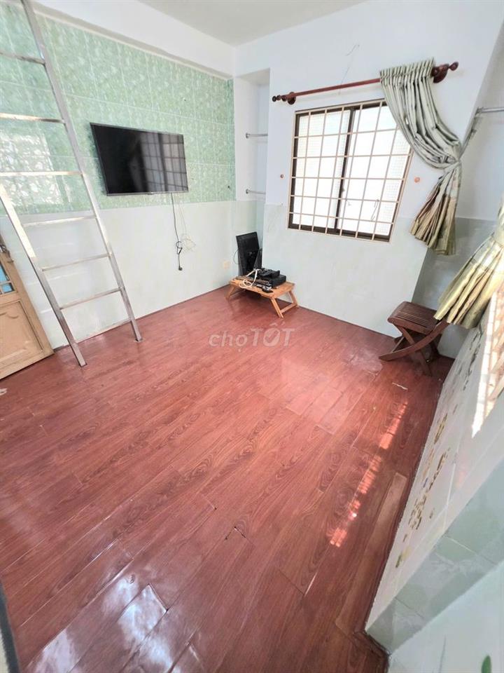 Nhà nguyên căn đường CMT8, 2PN 11tr