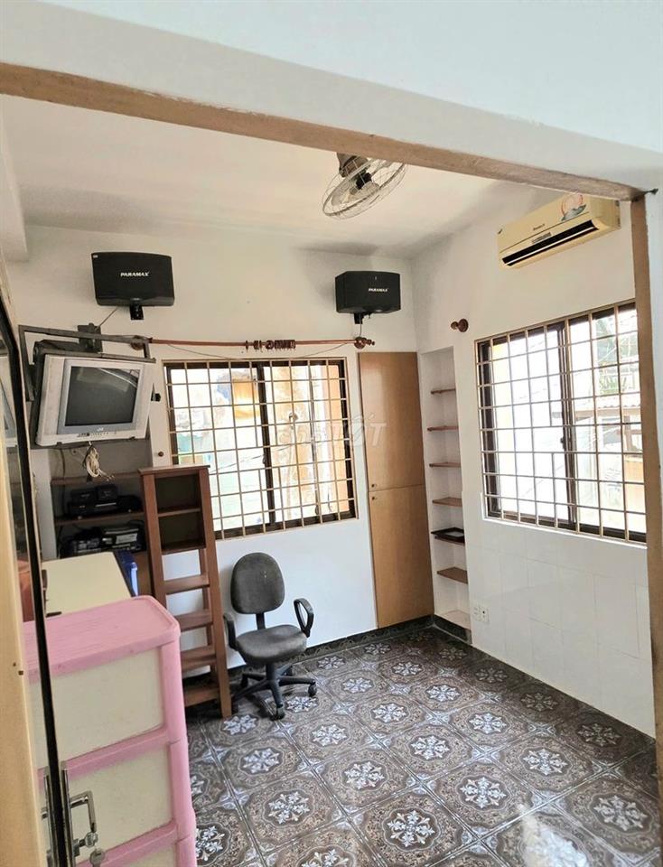 Nhà nguyên căn đường CMT8, 2PN 11tr