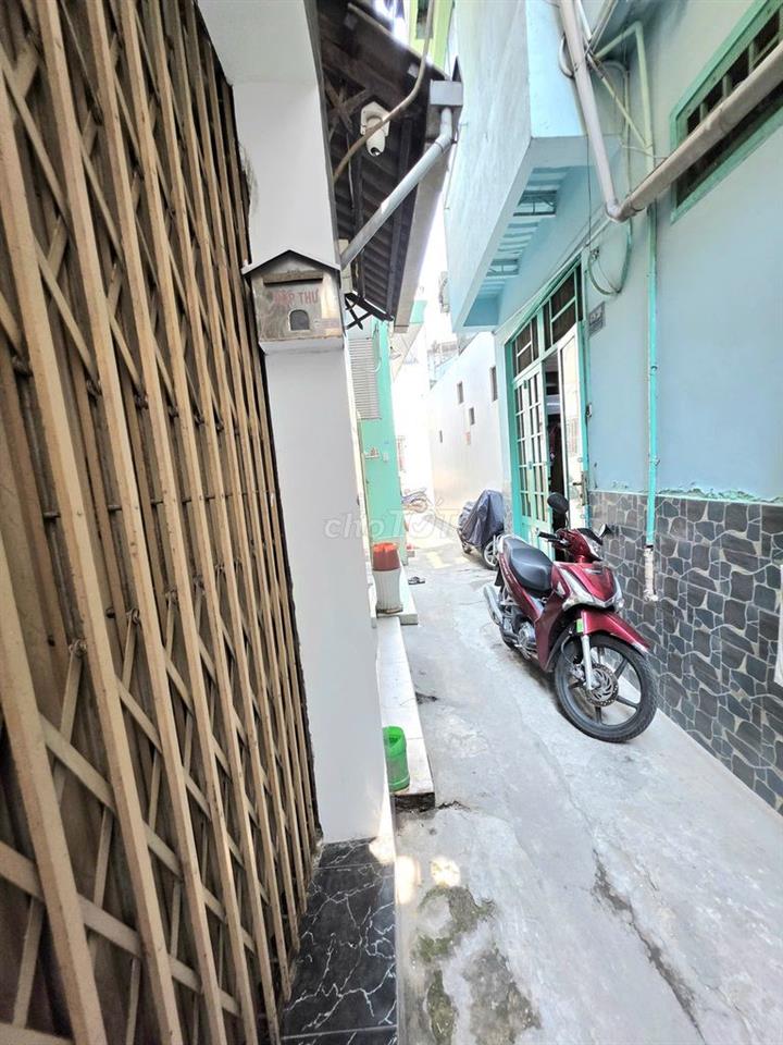 Nhà nguyên căn đường CMT8, 2PN 11tr