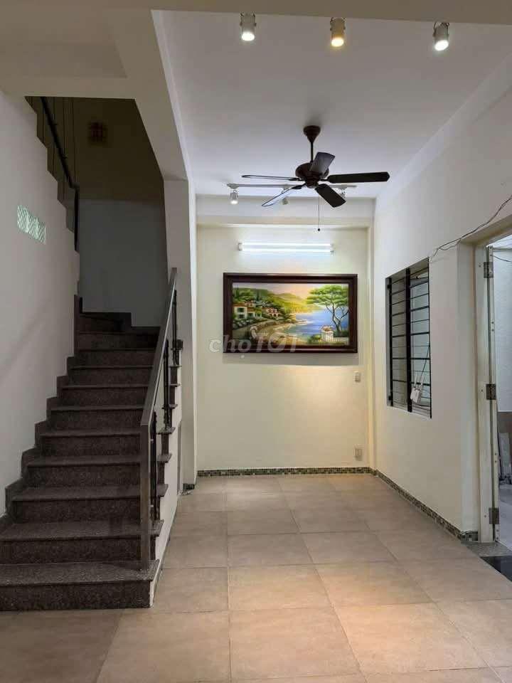 Nhà hẻm Đồng Nai 7x7m 4PN tiện ở gia đình