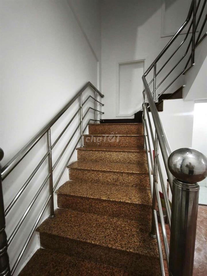 Cho thuê căn MT hẻm 8m đường Ông ích Khiêm, Q11, tiện mở VP Cty, Spa