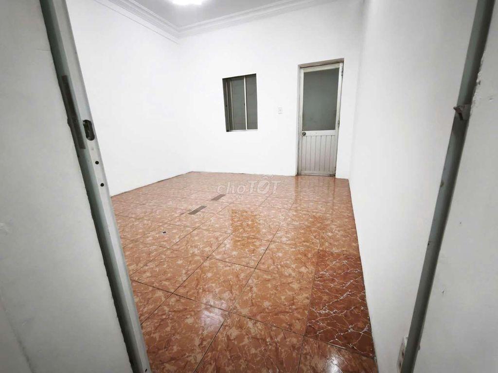 Cho thuê căn MT hẻm 8m đường Ông ích Khiêm, Q11, tiện mở VP Cty, Spa