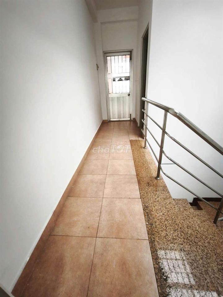 Cho thuê căn MT hẻm 8m đường Ông ích Khiêm, Q11, tiện mở VP Cty, Spa