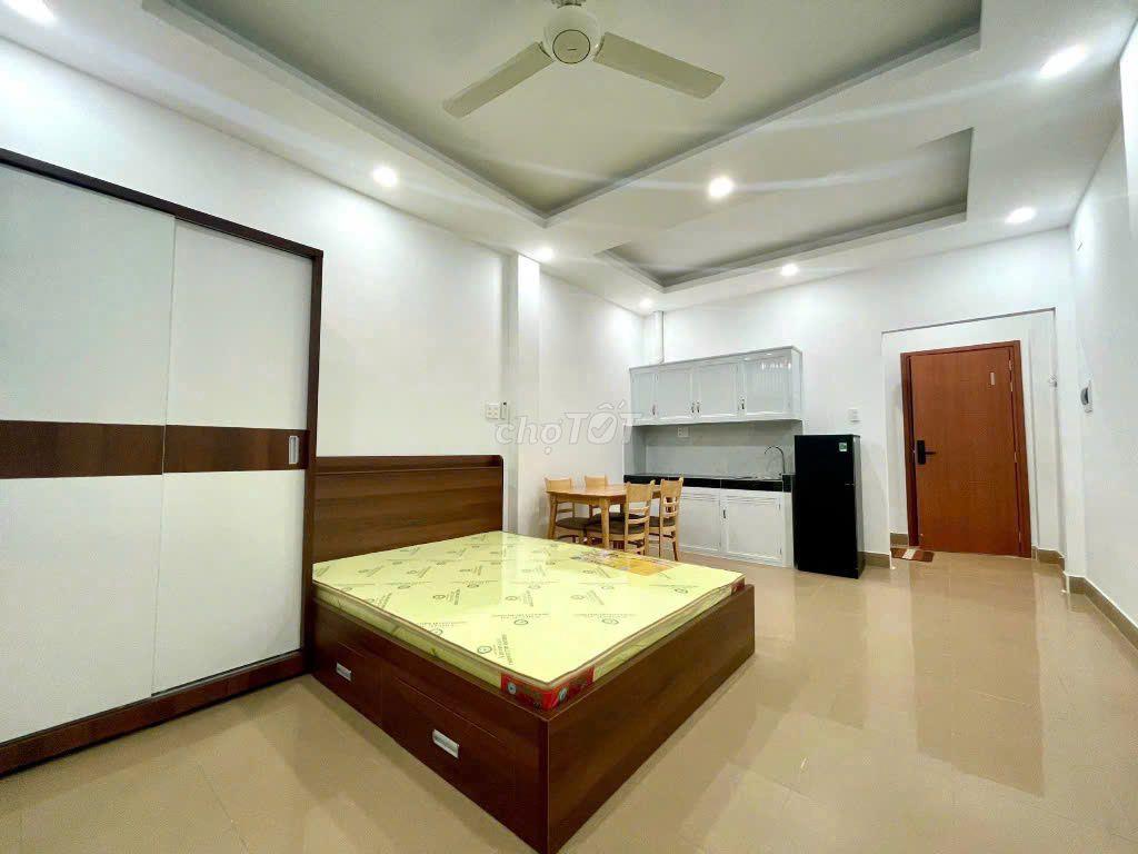 Cho thuê căn studio ban công, cửa sổ. Full nội thất, máy giặt riêng