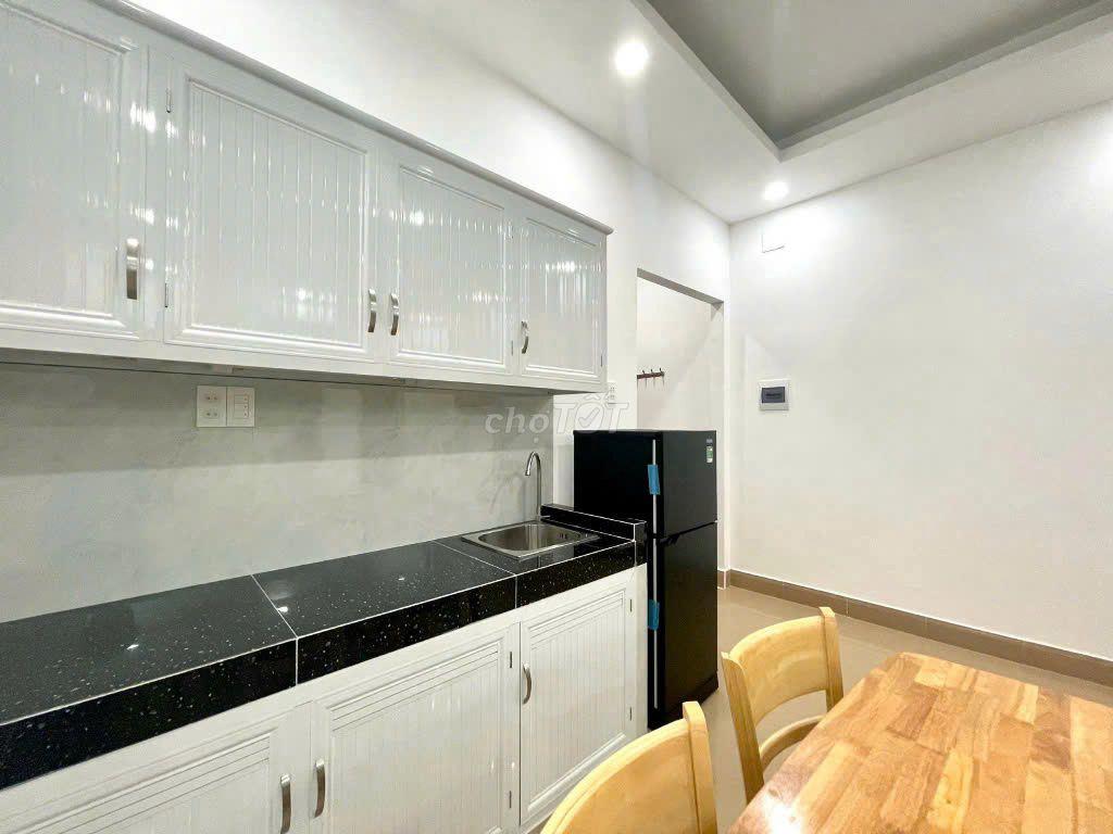 Cho thuê căn studio ban công, cửa sổ. Full nội thất, máy giặt riêng