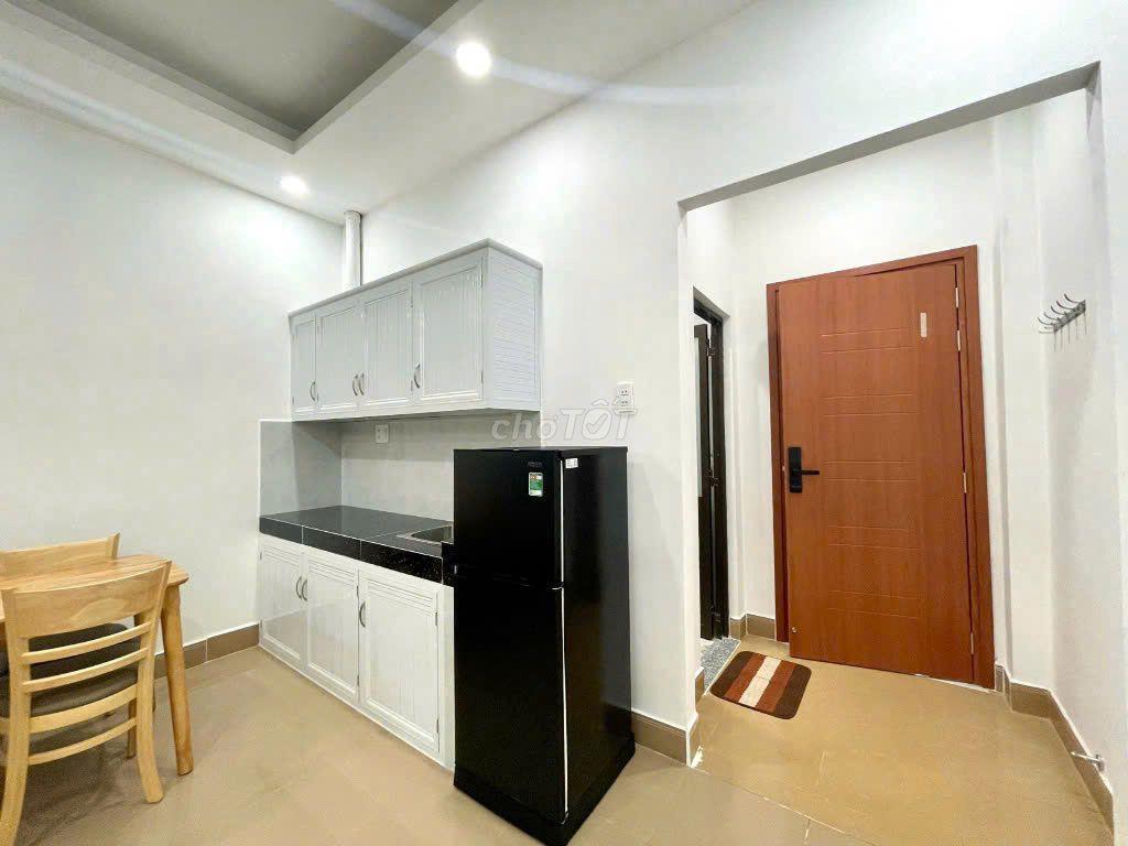 Cho thuê căn studio ban công, cửa sổ. Full nội thất, máy giặt riêng