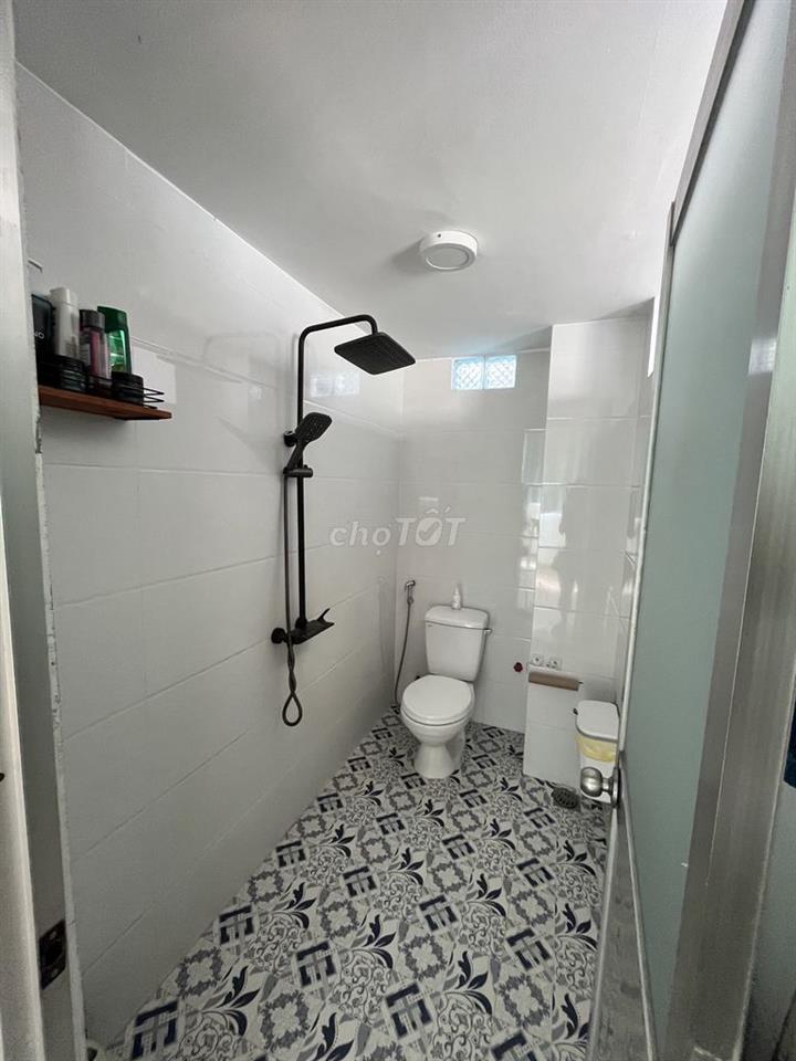 căn hộ 1 phòng ngủ full bếp, bồn tắm, smart tivi gần chợ, etown