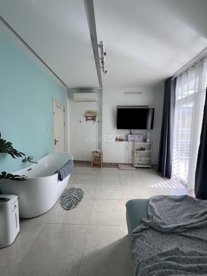 căn hộ 1 phòng ngủ full bếp, bồn tắm, smart tivi gần chợ, etown