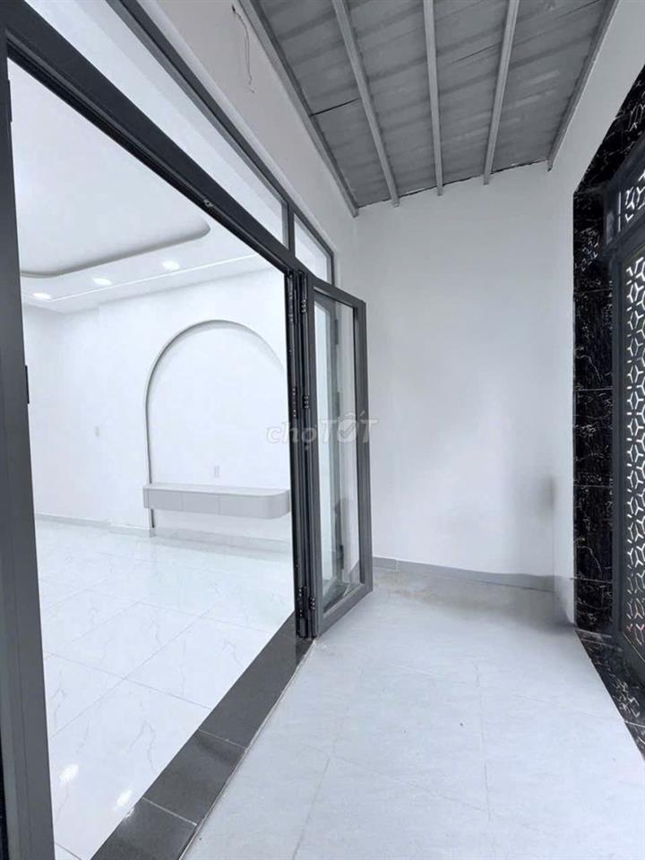 Nhà mới xây hoàn công đầy đủ, dt 52,4m2,