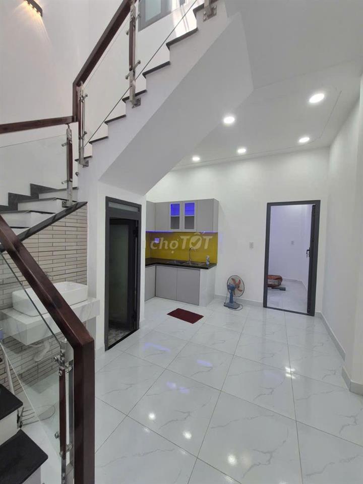 Nhà mới xây hoàn công đầy đủ, dt 52,4m2,