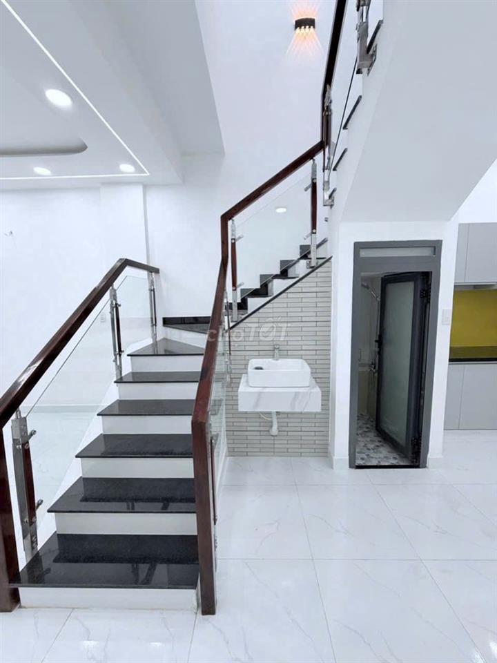 Nhà mới xây hoàn công đầy đủ, dt 52,4m2,