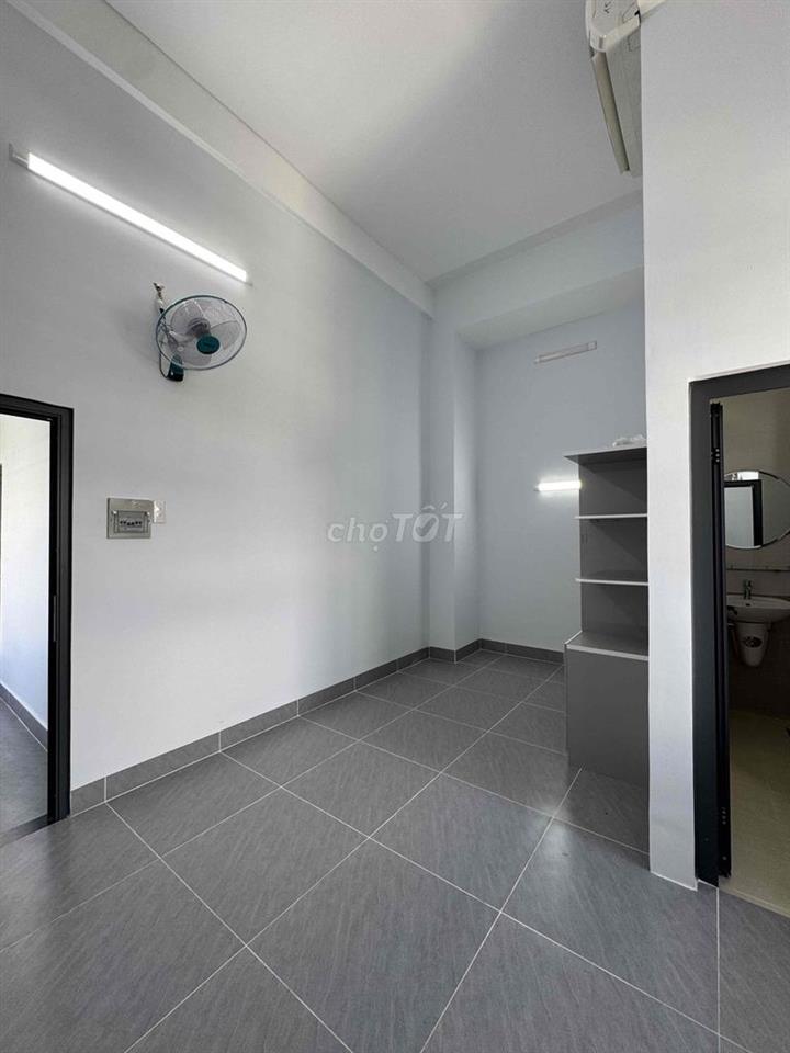 Phòng 25m2 có gác ở được 3 người gần bệnh viện Gò Vấp. Giá chỉ từ 4tr