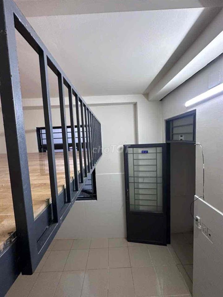 Phòng duplex full nội thất ngay sau ĐH Văn Lang. Giá từ 3tr999