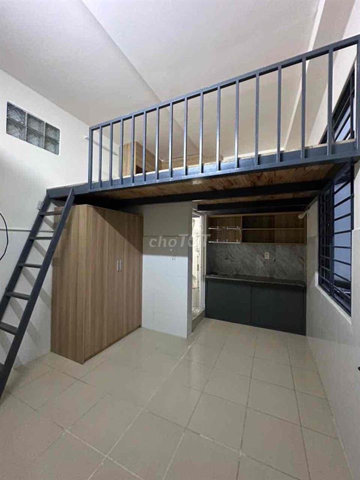 Phòng duplex full nội thất ngay sau ĐH Văn Lang. Giá từ 3tr999