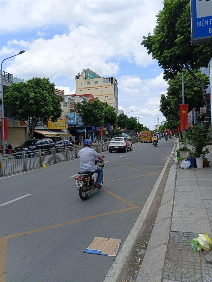Bán 440m2 đất và nhà xưởng mặt tiền Hoàng xuân hoành viao lũy bán bích