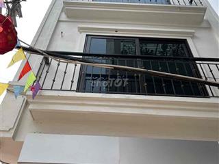 Cho thuê nhà nguyên căn mới 5 tầng x35m2 có thang máy xịn