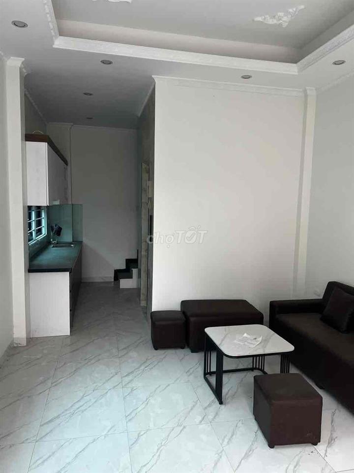 Cho thuê nhà nguyên căn mới 5 tầng x35m2 có thang máy xịn