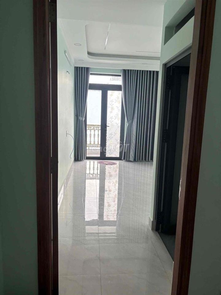 NHÀ MỚI CÓ BAN CÔNG, KHÔNG PHÍ DỊCH VỤ, CÓ NƯỚC NÓNG Ở 55 TÂY LÂN