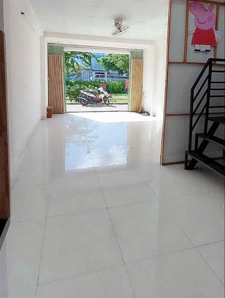 Cho thuê nhà nguyên căn đường xe hơi Xóm Củi