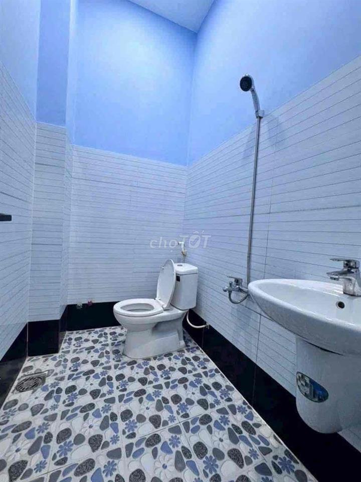 Nhà cho thuê ngay bến xe quận 8