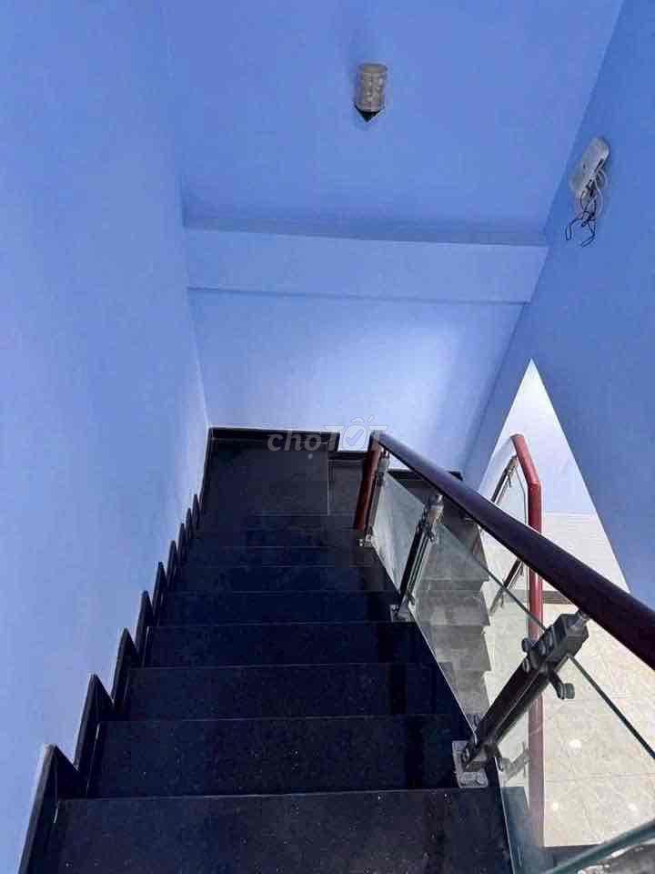 Nhà cho thuê ngay bến xe quận 8