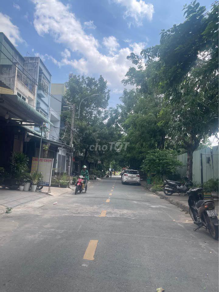 nhà đường số 10 tân quy, Q7, 65m², xe hơi đỗ cửa, gần công viên