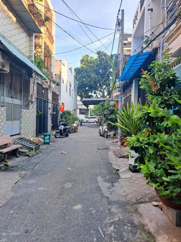 Bán nhà riêng 2 tầng Lê Văn Lương, Quận 7, sát Lotte, hẻm ô tô