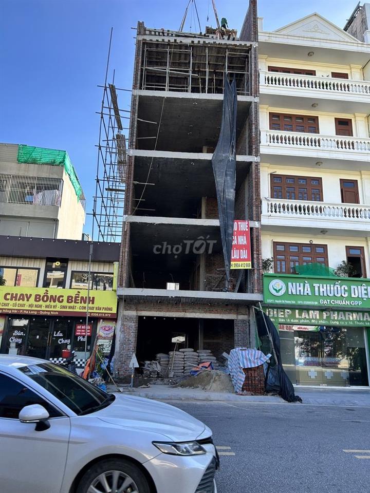 Cho thuê nhà 6 tầng ở trung tâm Hạ Long