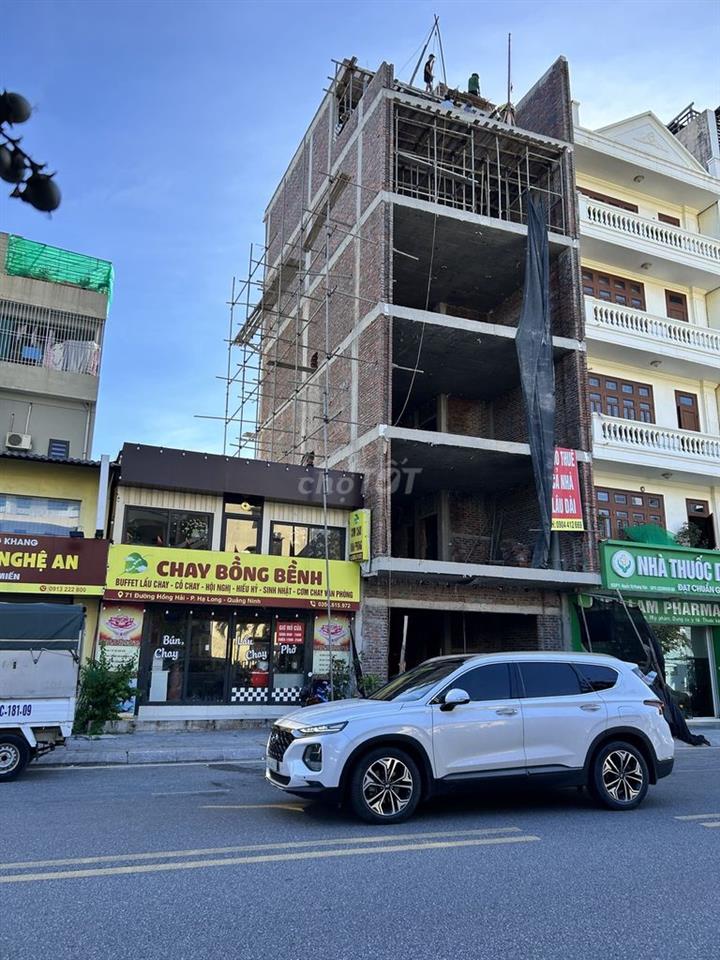Cho thuê nhà 6 tầng ở trung tâm Hạ Long