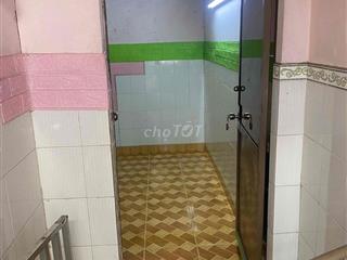 Phòng trọ có gác suốt ngay chợ Phú Lâm