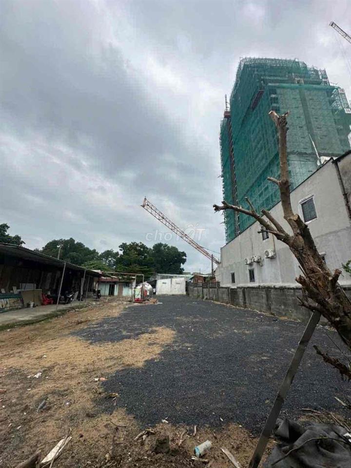 Cho thuê sân đất trống dt 1000m2 nằm gần Bệnh viện Hoàn Mỹ Thủ đức